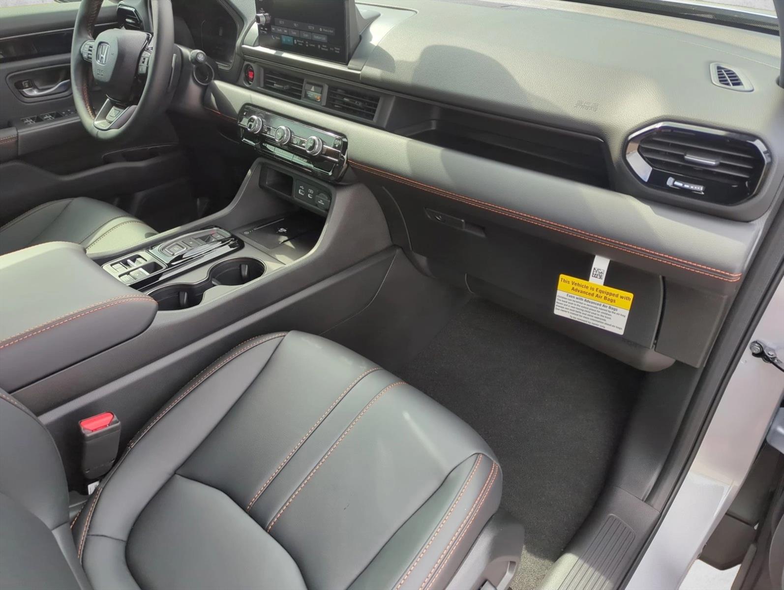 2025 Honda Pilot TrailSport photo 3