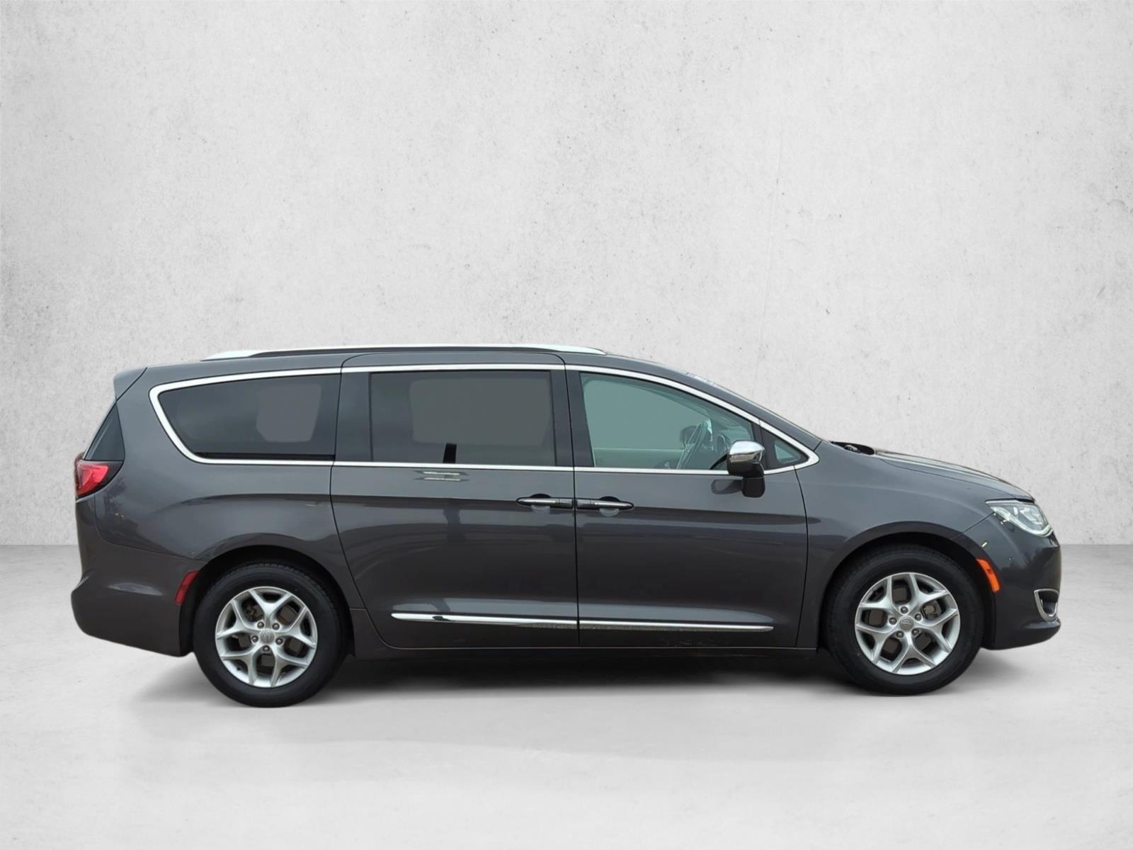 2020 Chrysler Pacifica Limited photo 4