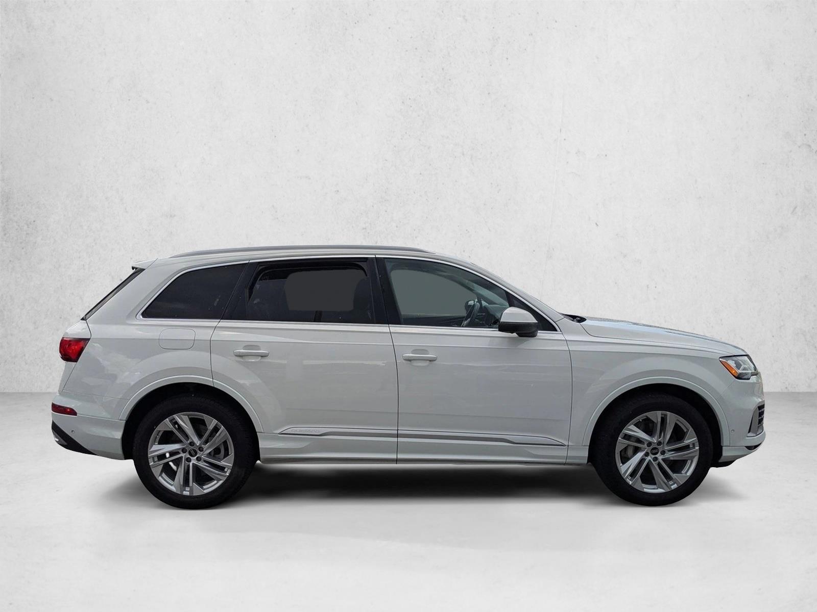 2023 Audi Q7 55 Premium photo 3