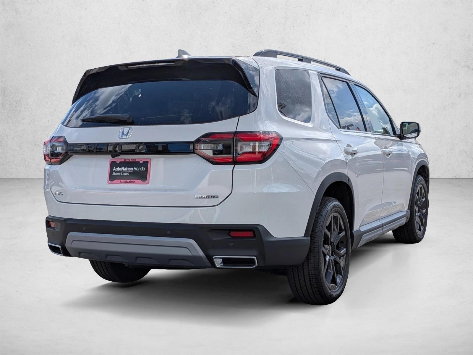 2025 Honda Pilot Touring photo 2