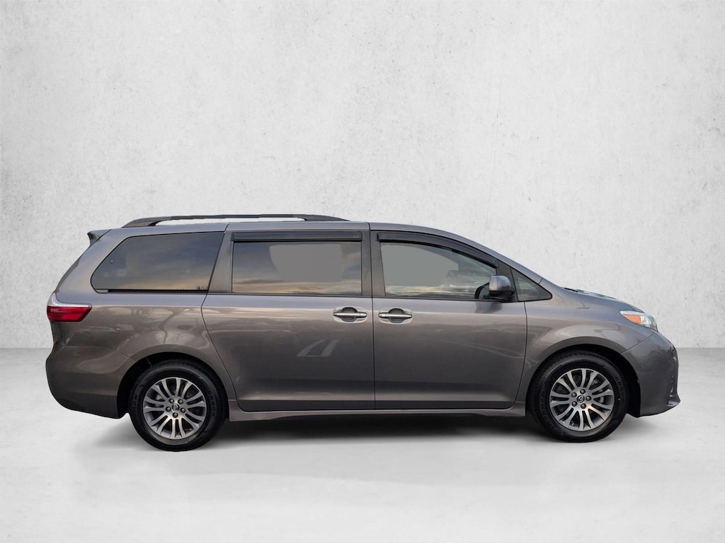 Used 2018 Toyota Sienna XLE 8 Passenger Van Passenger Van