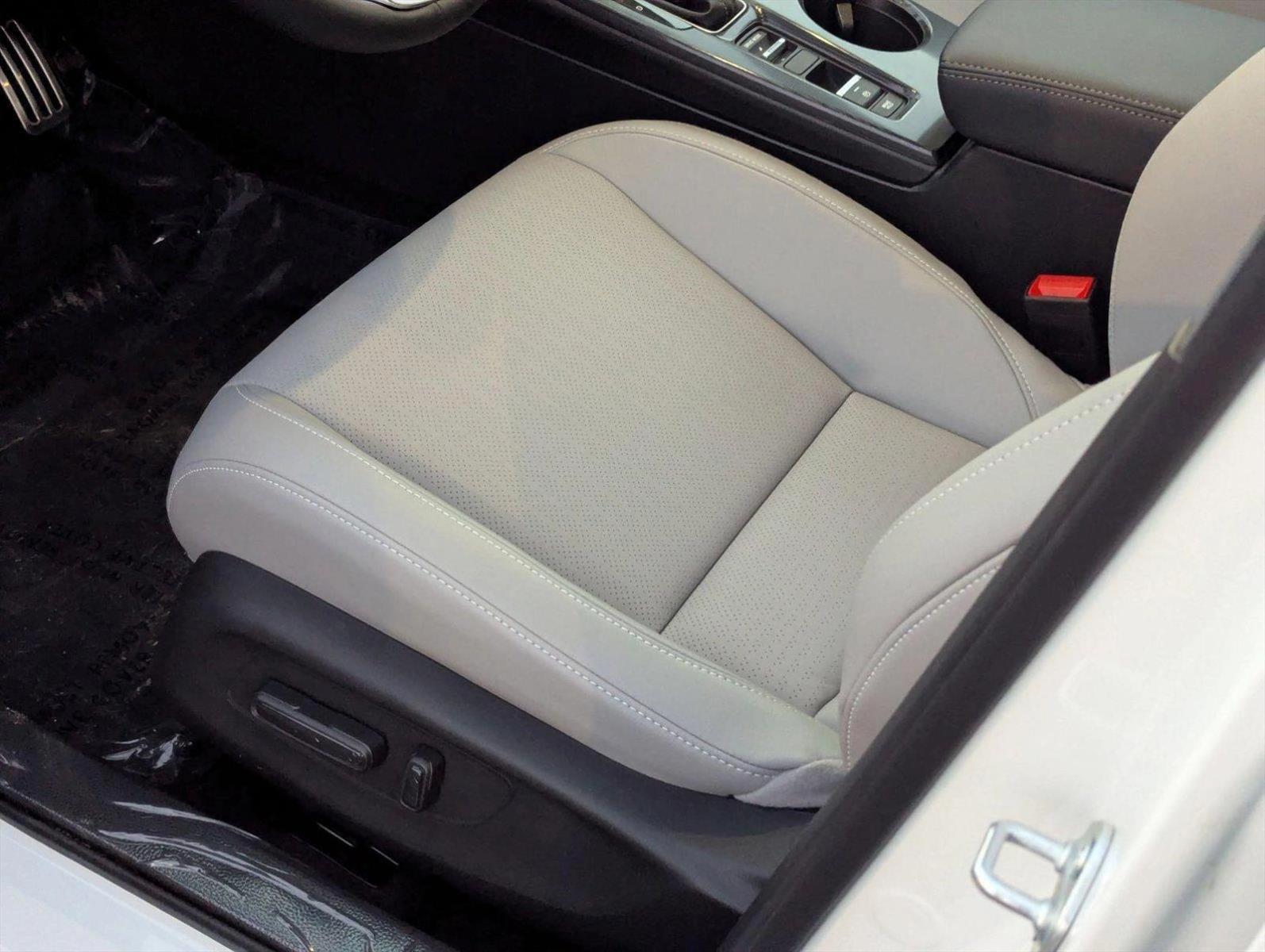 2025 Honda Civic Hybrid Sport Touring photo 3