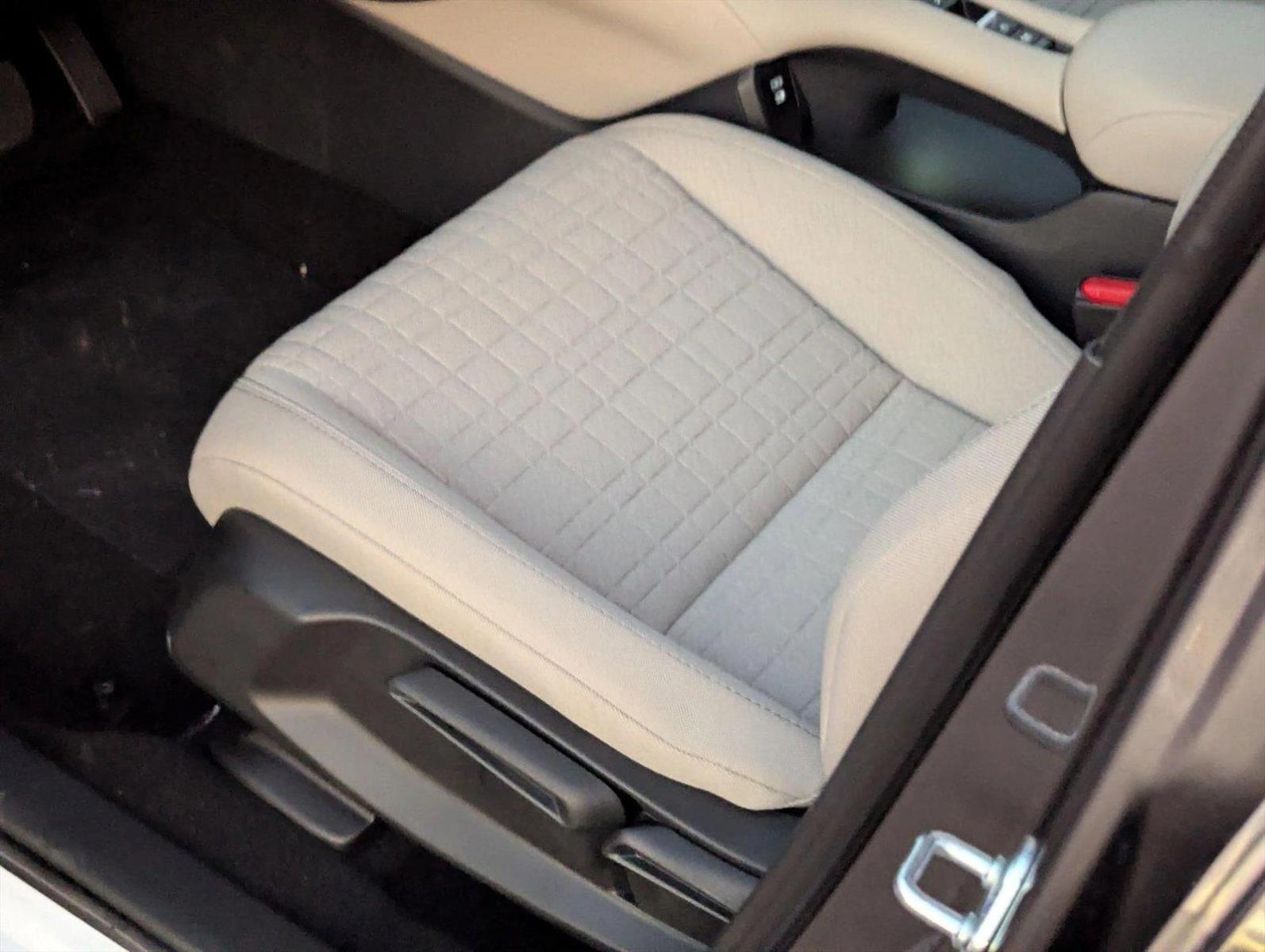 2026 Honda HR-V LX photo 2