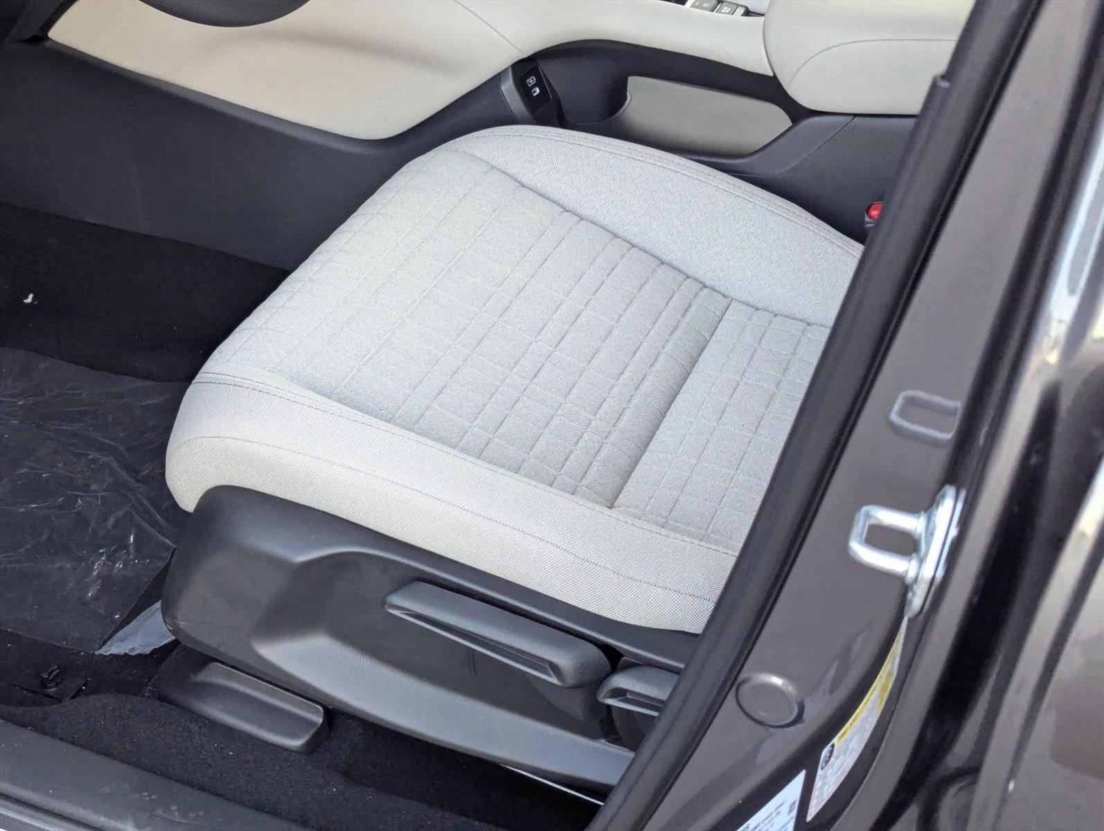 2026 Honda HR-V LX photo 3