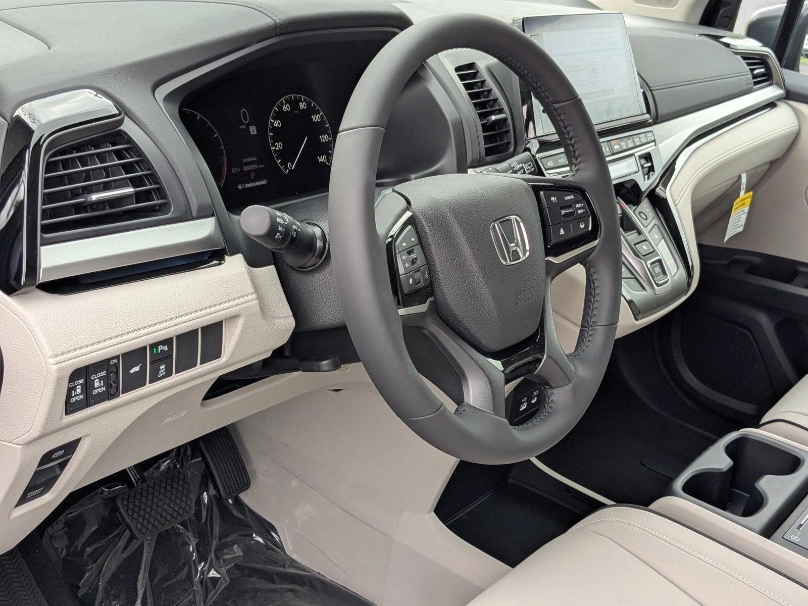 2026 Honda Odyssey Touring photo 3