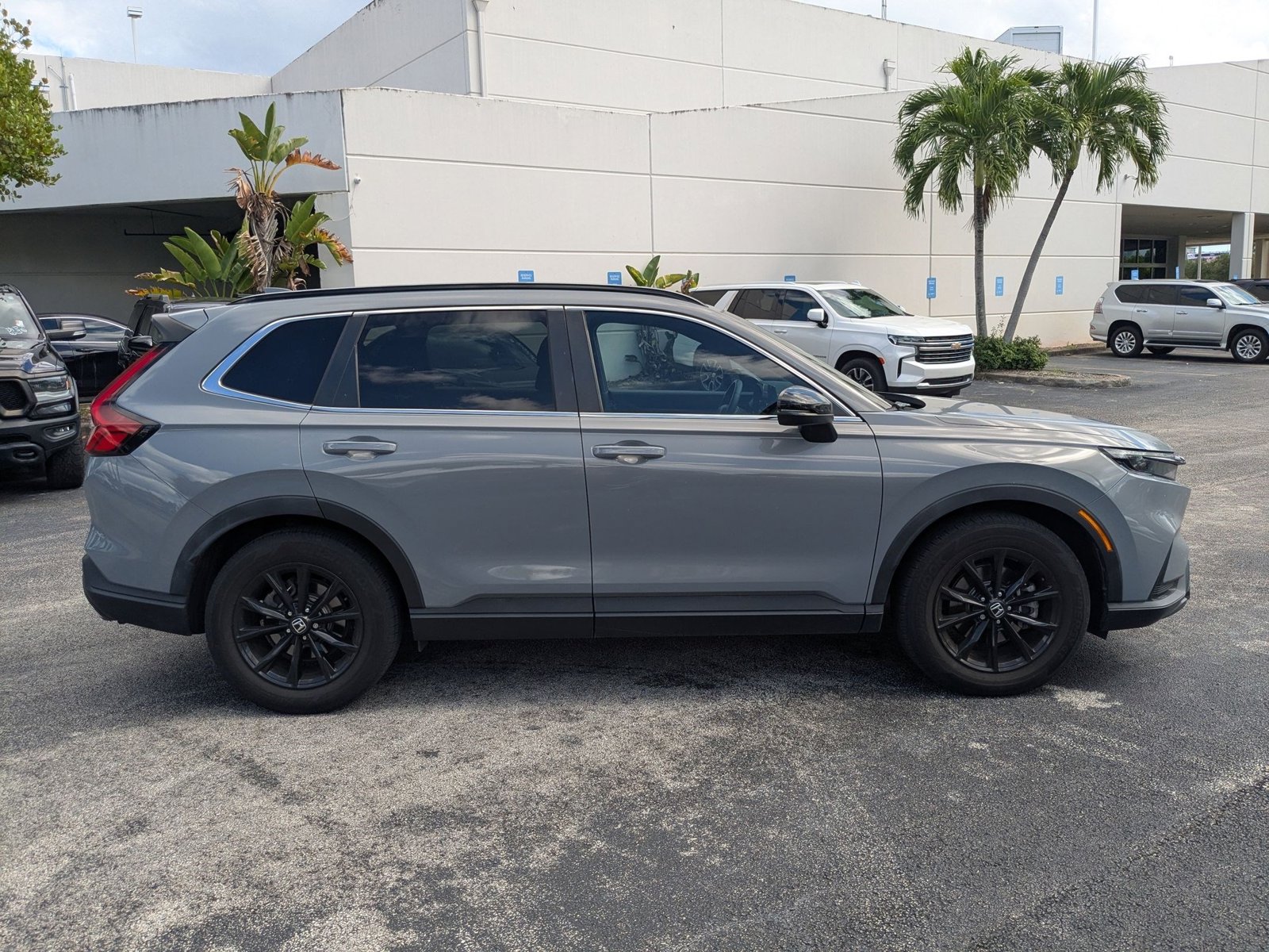 2023 Honda CR-V Hybrid Sport photo 2