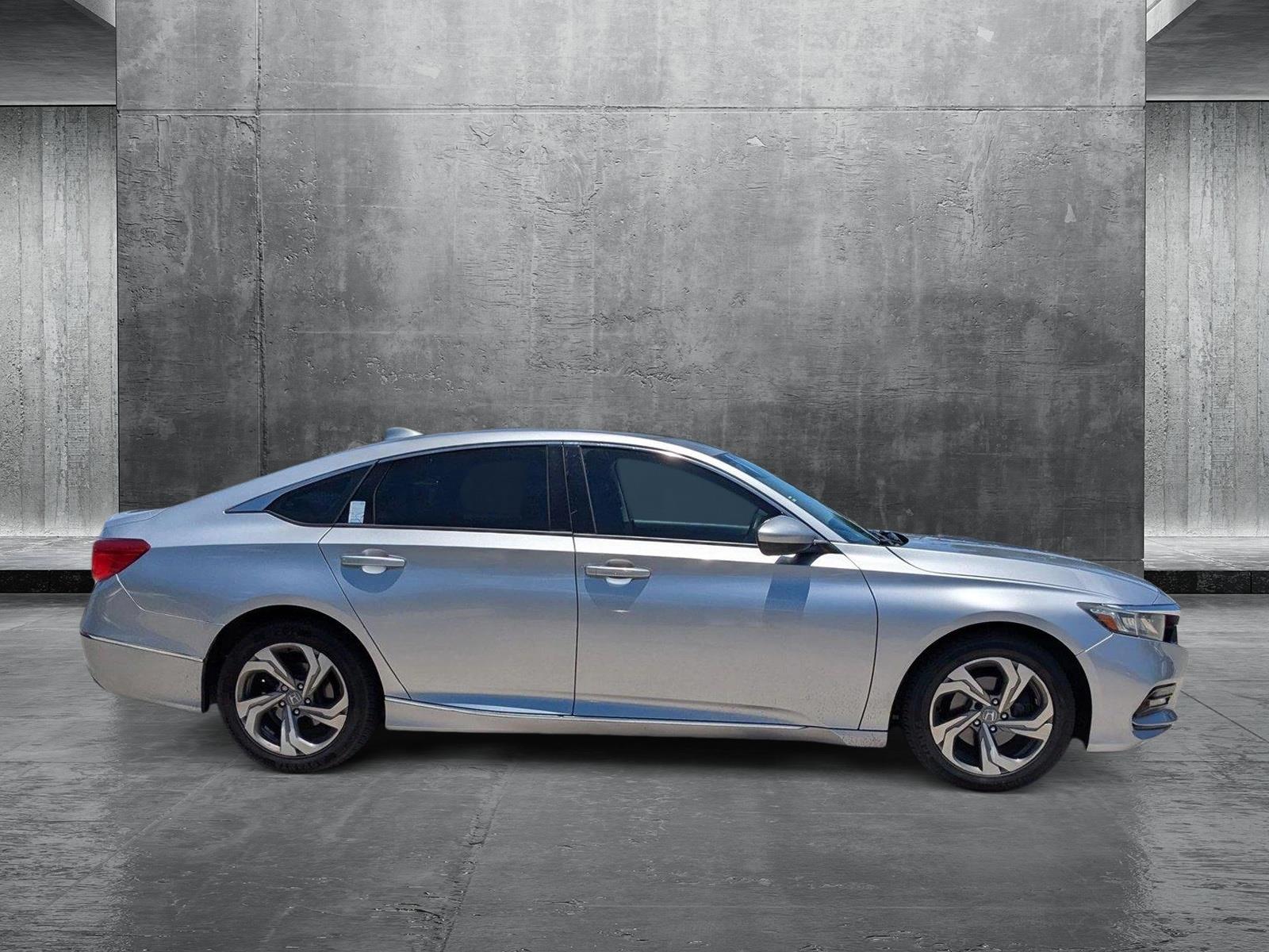 2018 Honda Accord EX photo 4