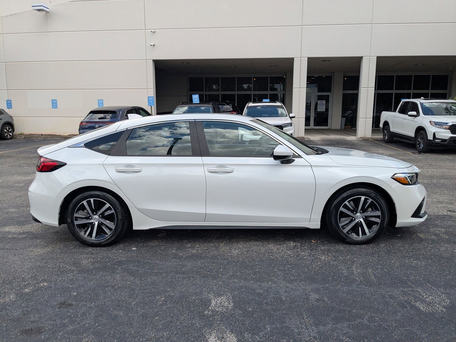 2024 Honda Civic LX Hatchback photo 4