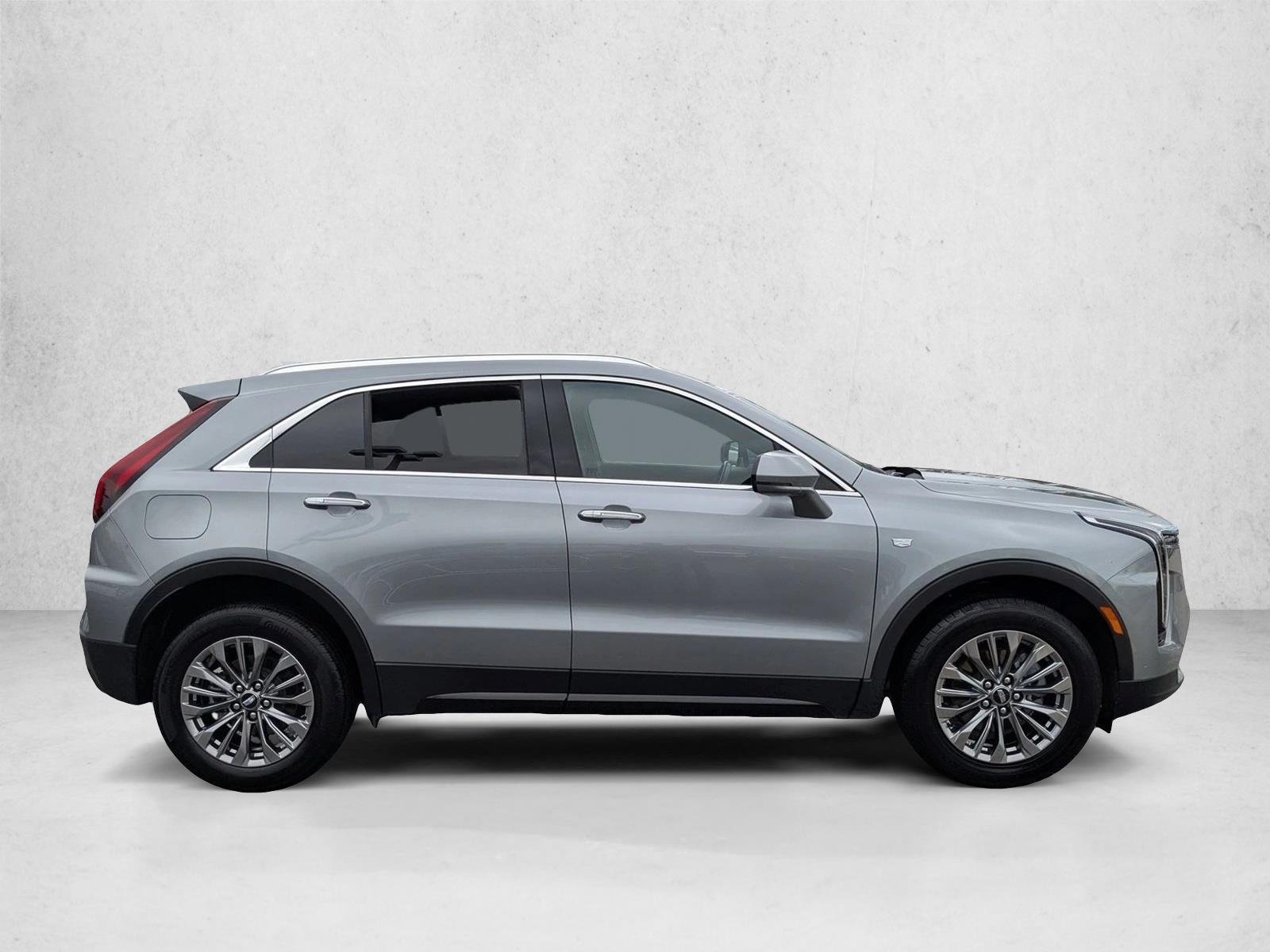 2024 Cadillac XT4 Premium Luxury photo 3