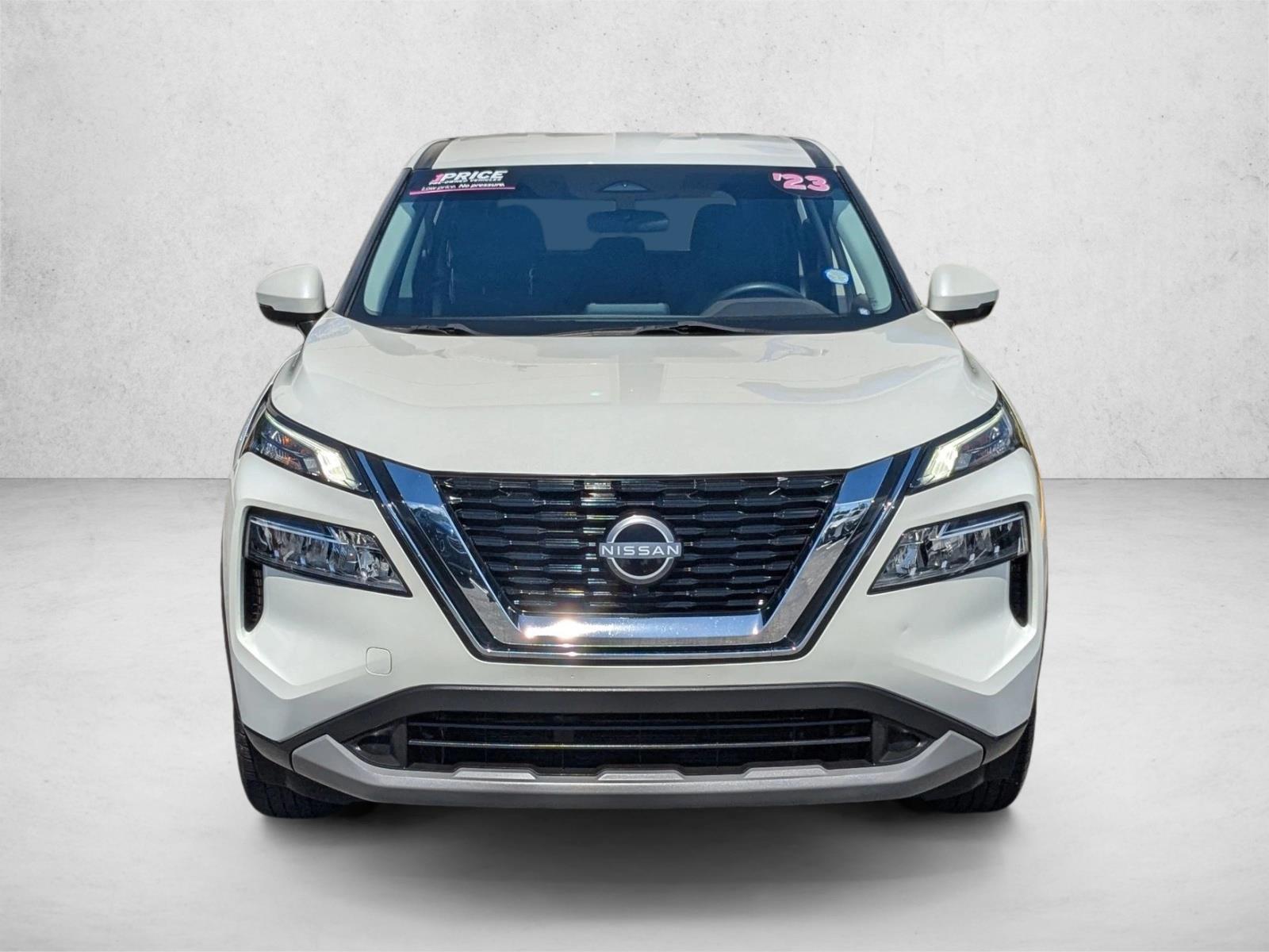 2023 Nissan Rogue SV photo 2