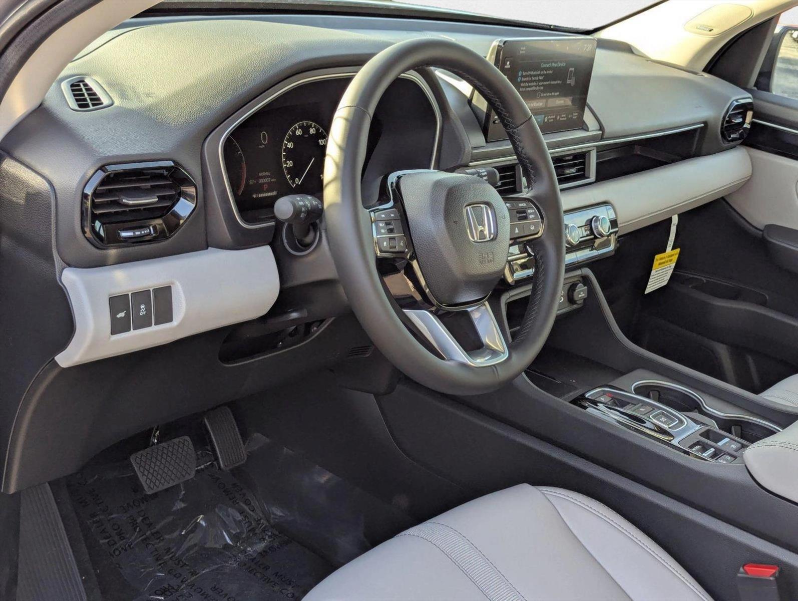 2025 Honda Pilot Touring photo 3