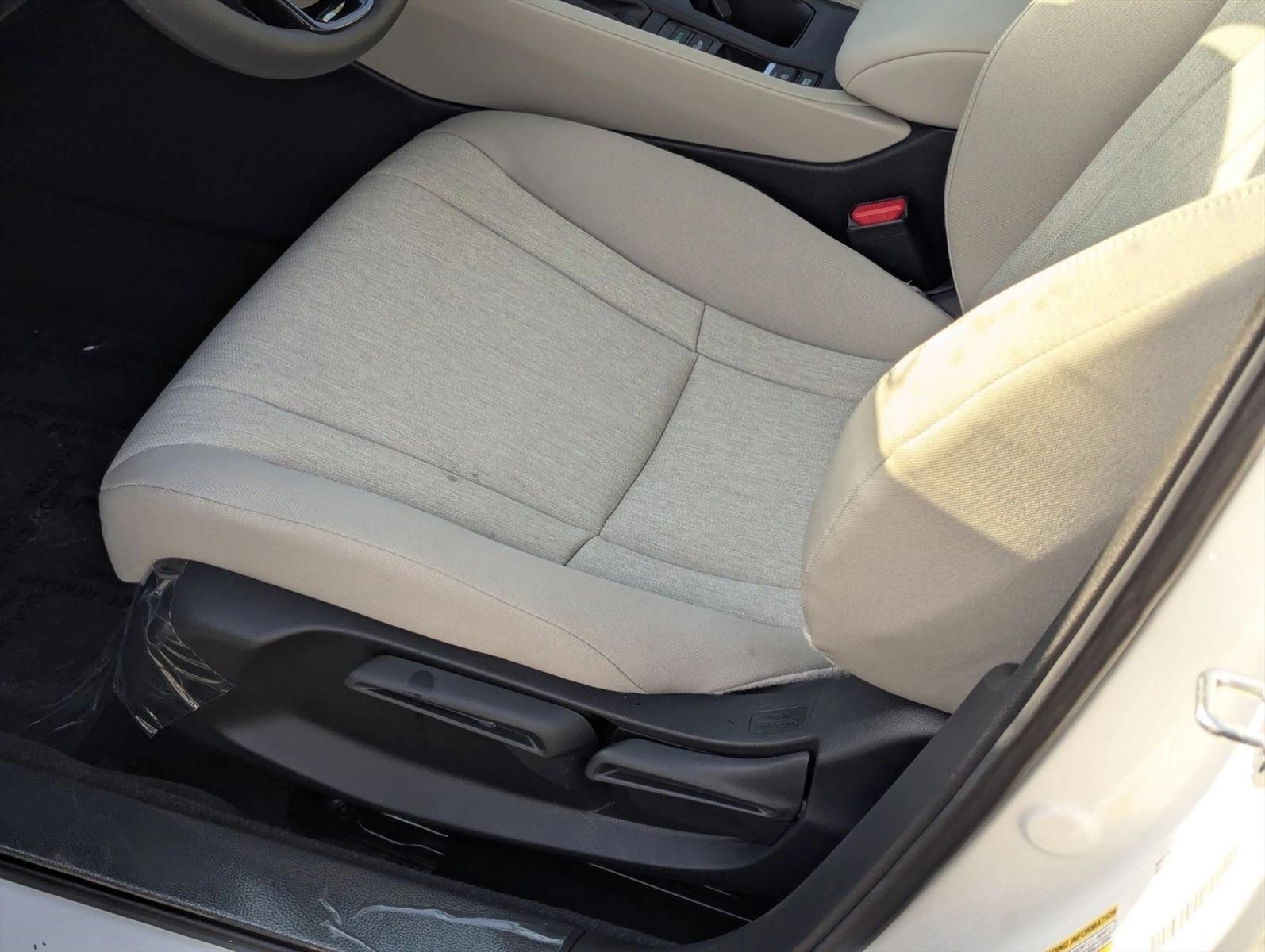 2025 Honda Accord LX photo 4