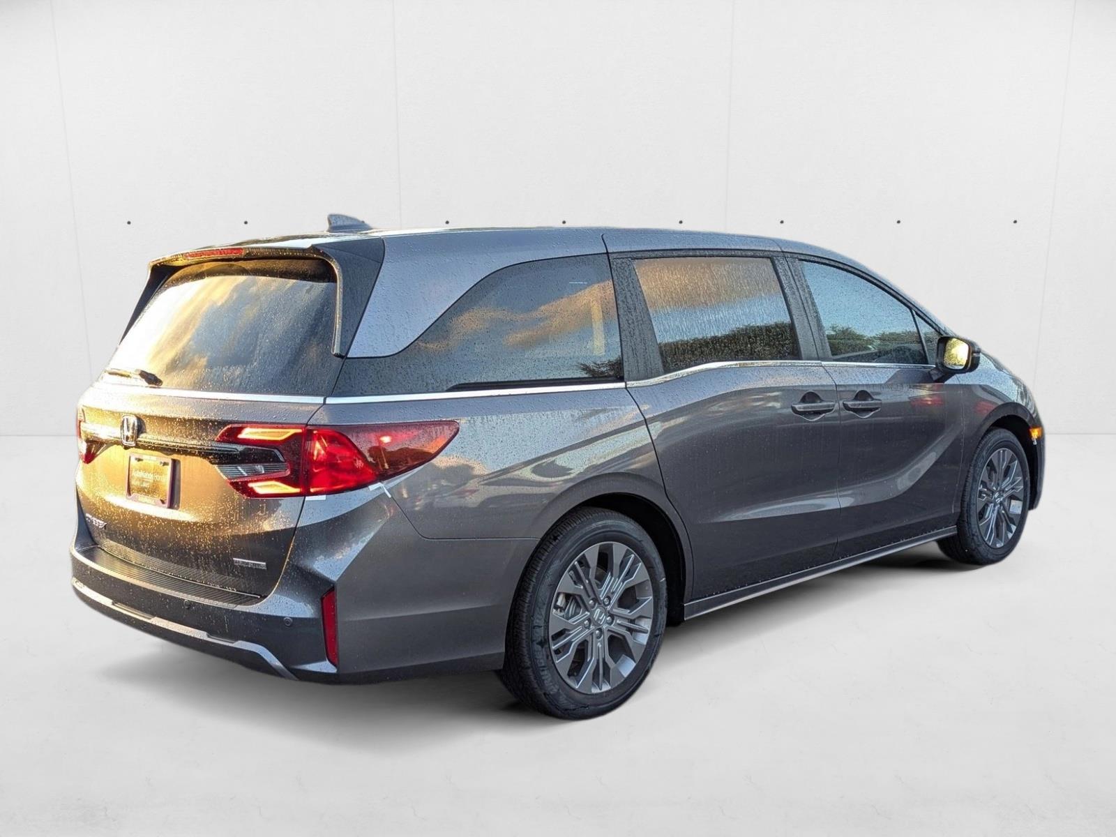2025 Honda Odyssey Touring photo 2