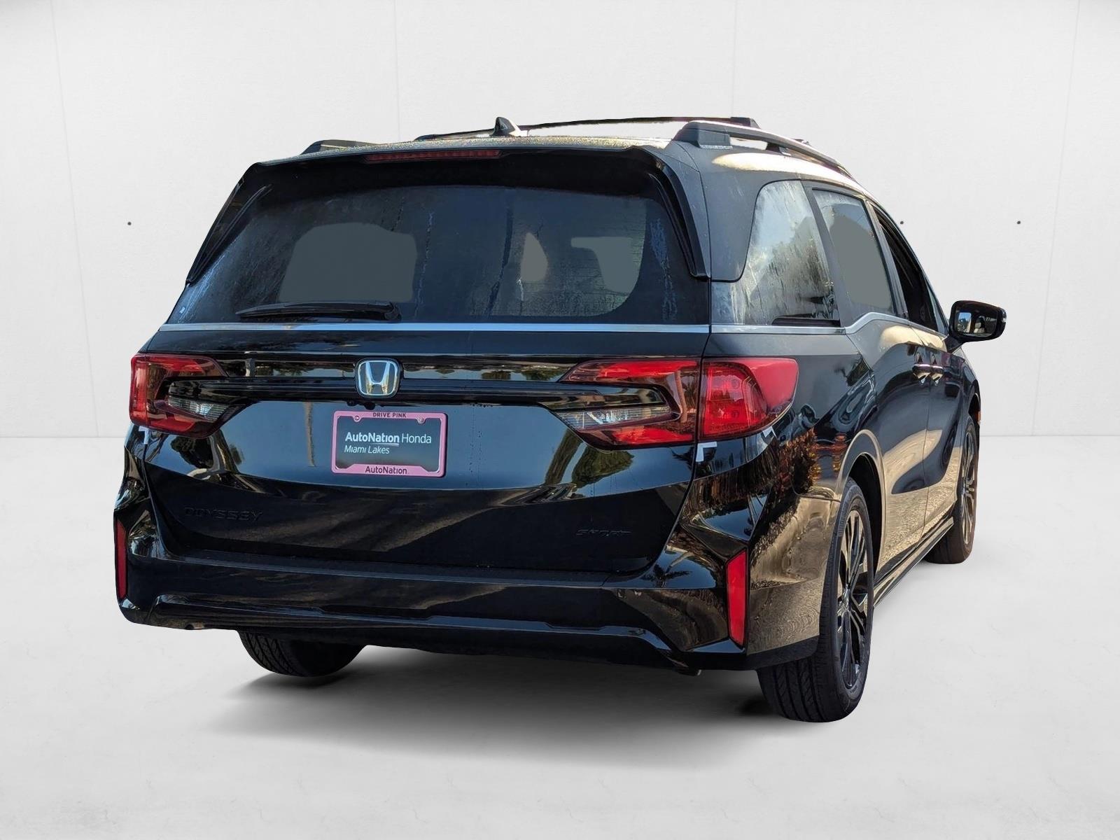 2026 Honda Odyssey photo 2