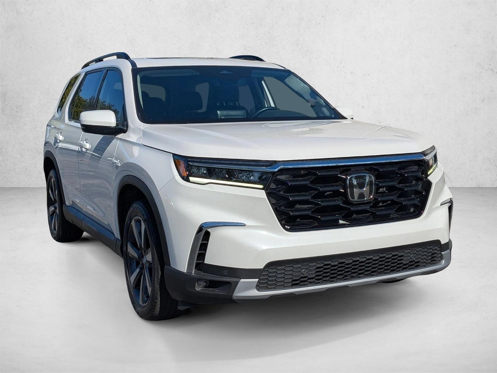2023 Honda Pilot Touring photo 3