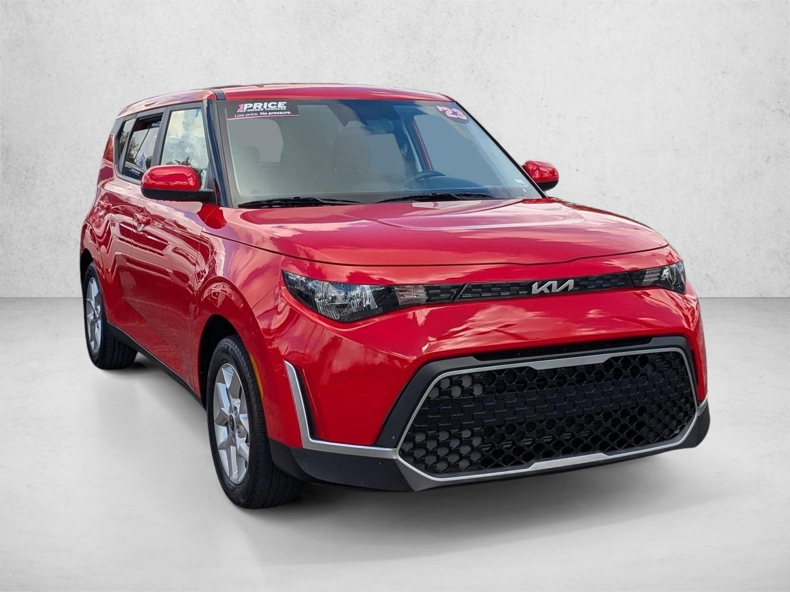 2023 Kia Soul LX photo 3