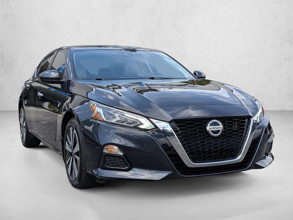 Used 2021 Nissan Altima 2.5 SV Sedan