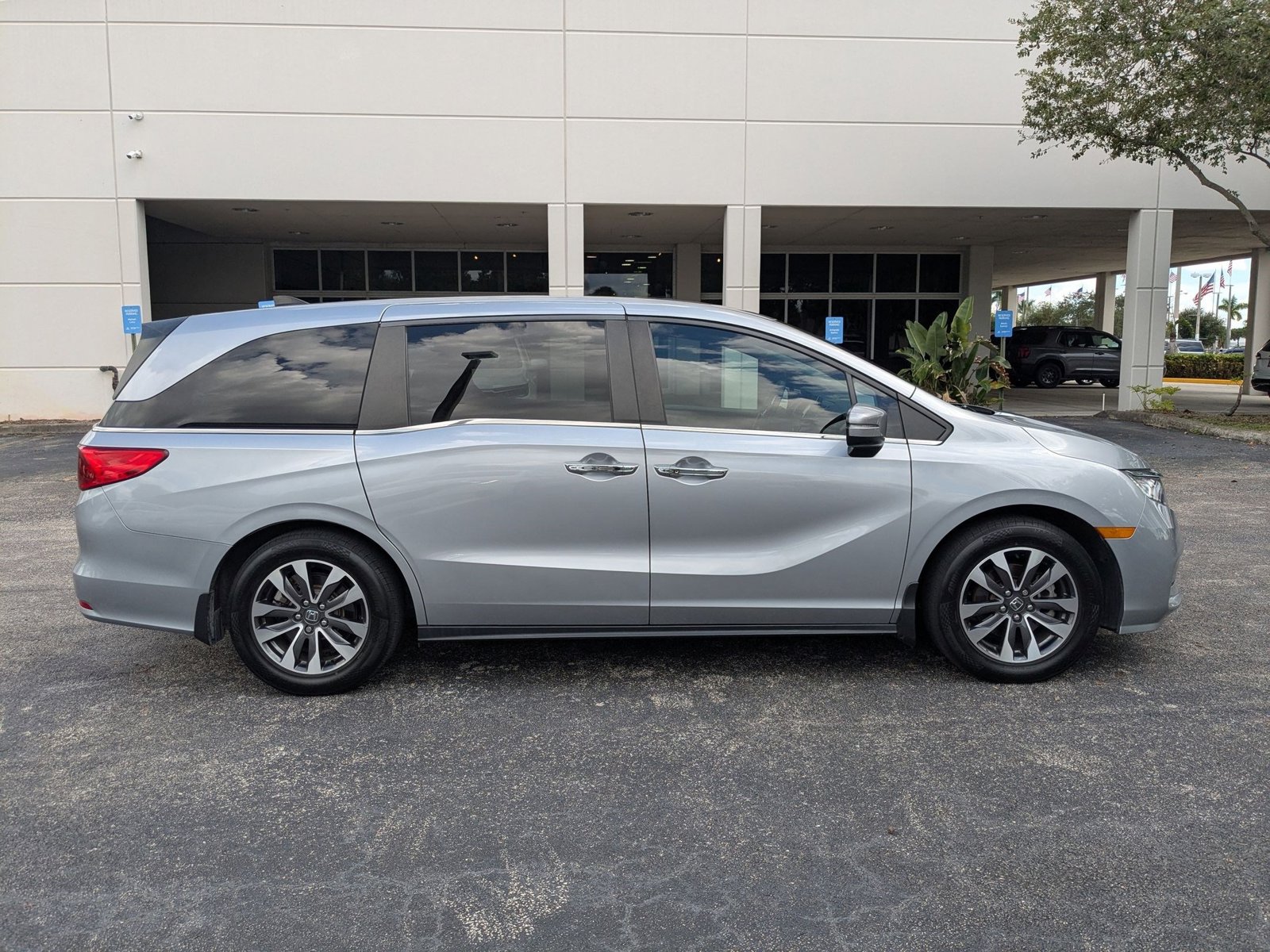 2023 Honda Odyssey EX-L photo 4