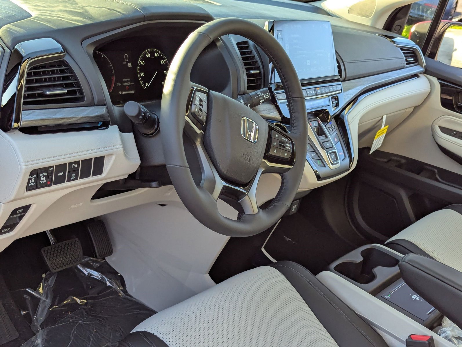 2026 Honda Odyssey Elite photo 2