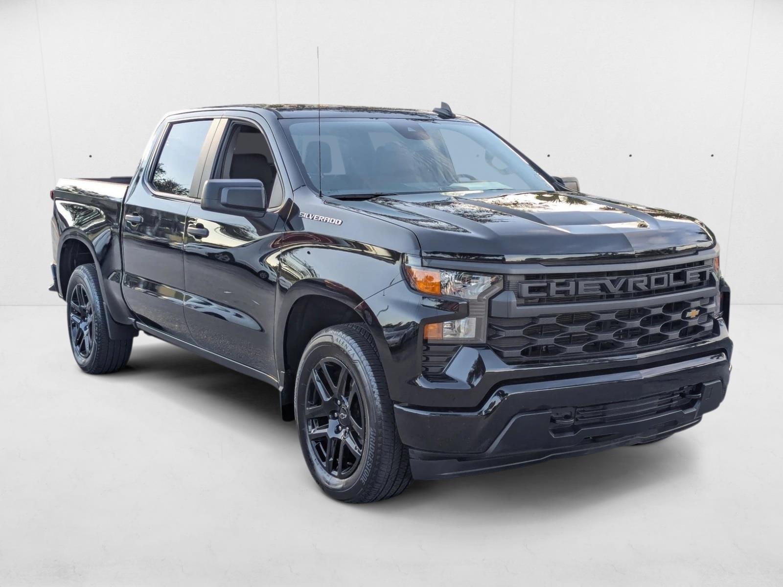 2024 Chevrolet Silverado 1500 Custom photo 3