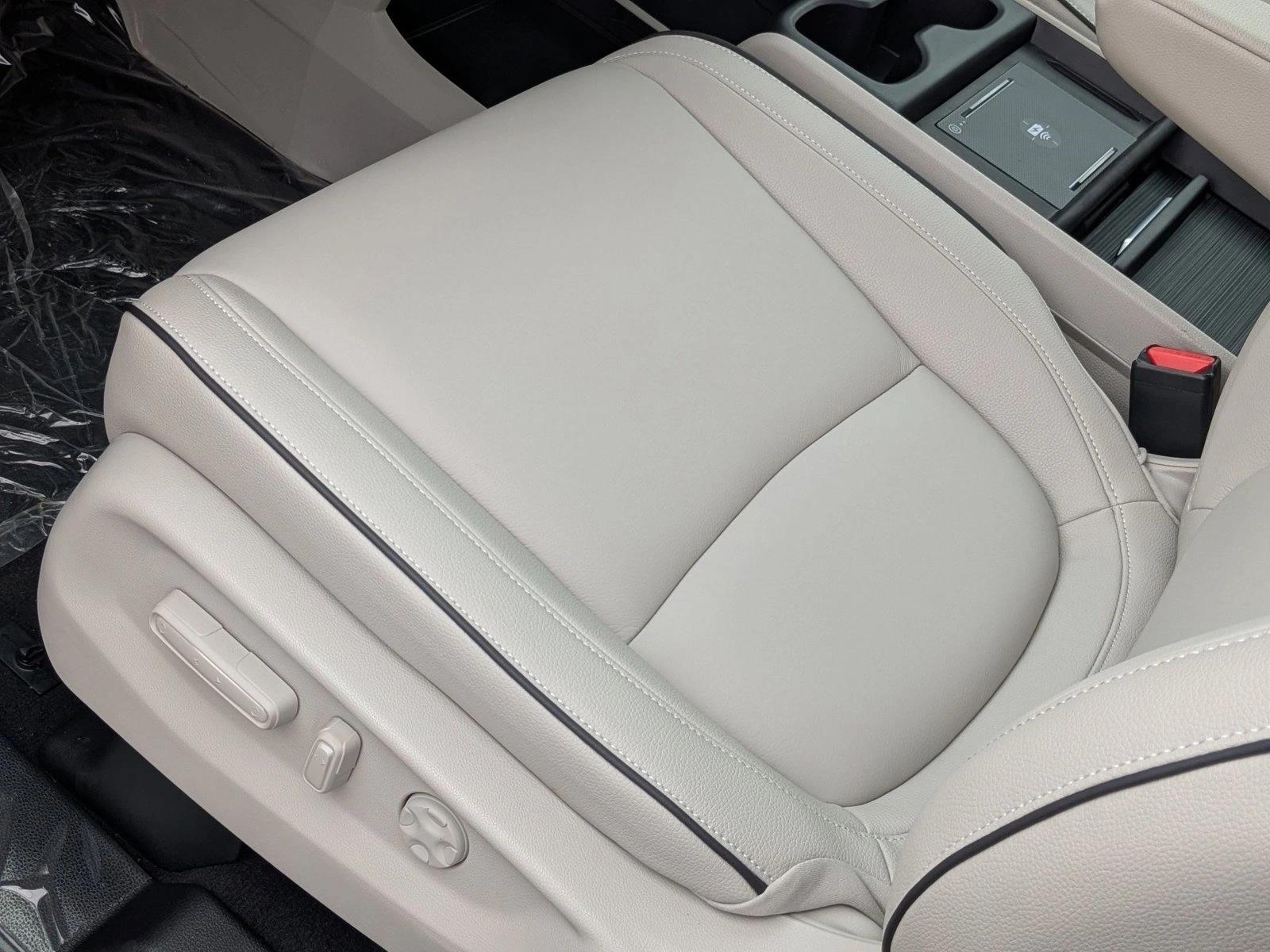 2026 Honda Odyssey Touring photo 4