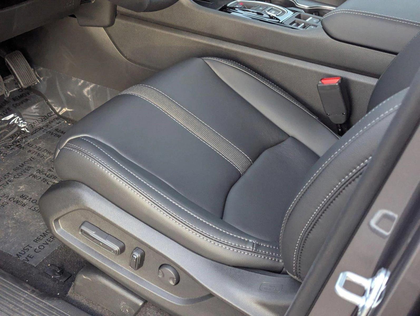 2025 Honda Pilot Touring photo 4