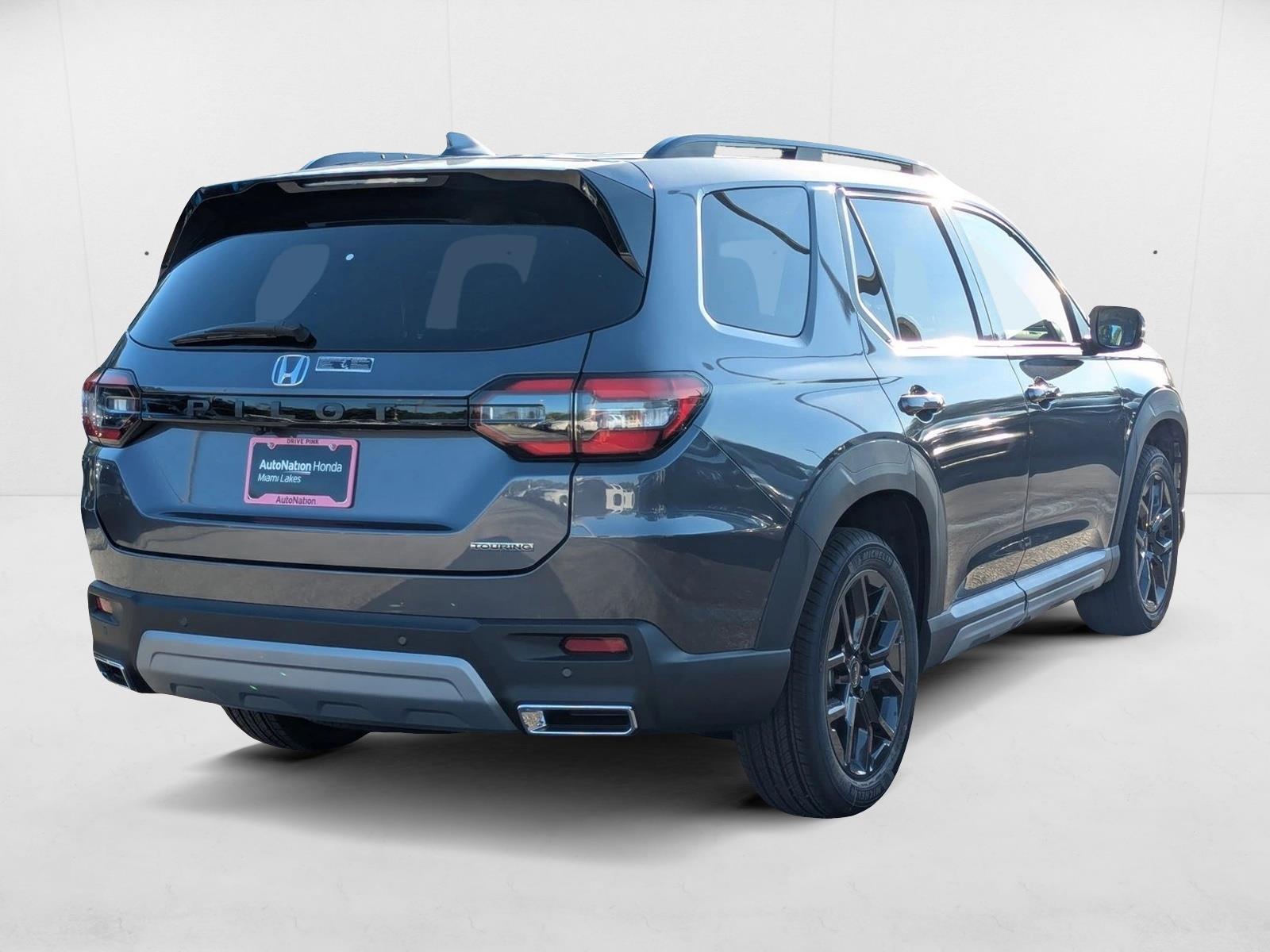 2025 Honda Pilot Touring photo 2