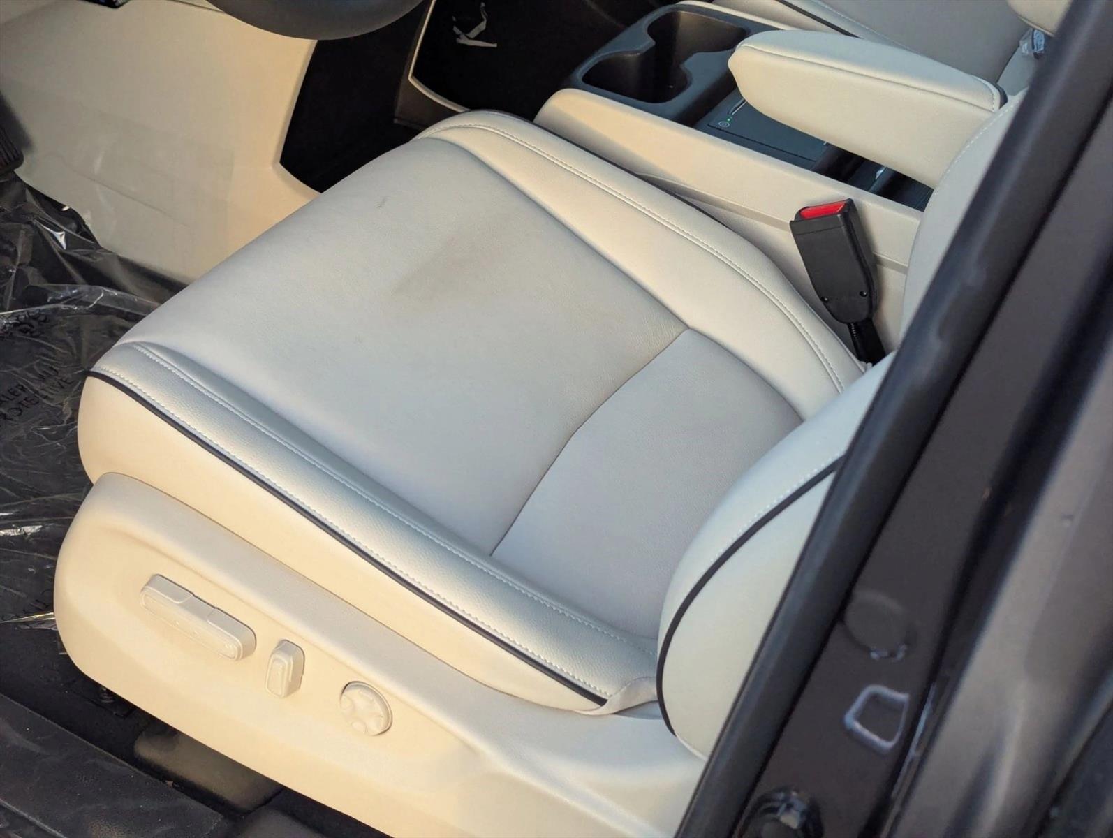 2025 Honda Odyssey Touring photo 3
