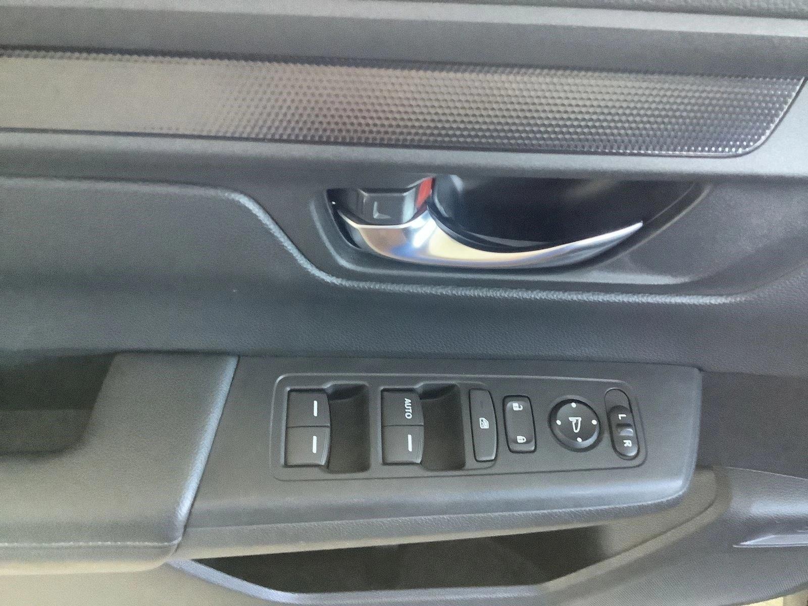 2025 Honda CR-V LX - Photo 12
