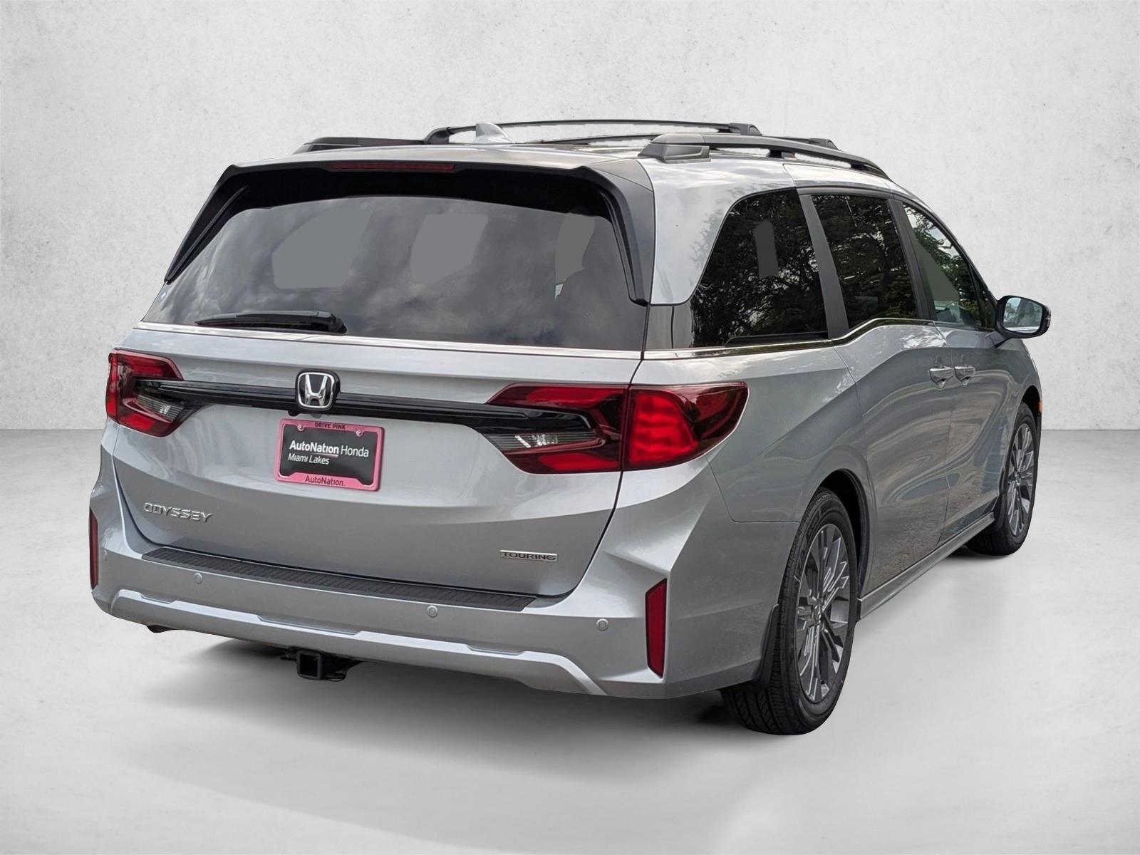 2026 Honda Odyssey Touring photo 2