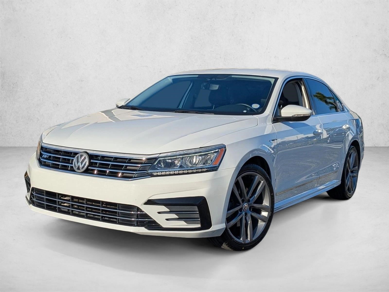 2017 Volkswagen Passat R-Line