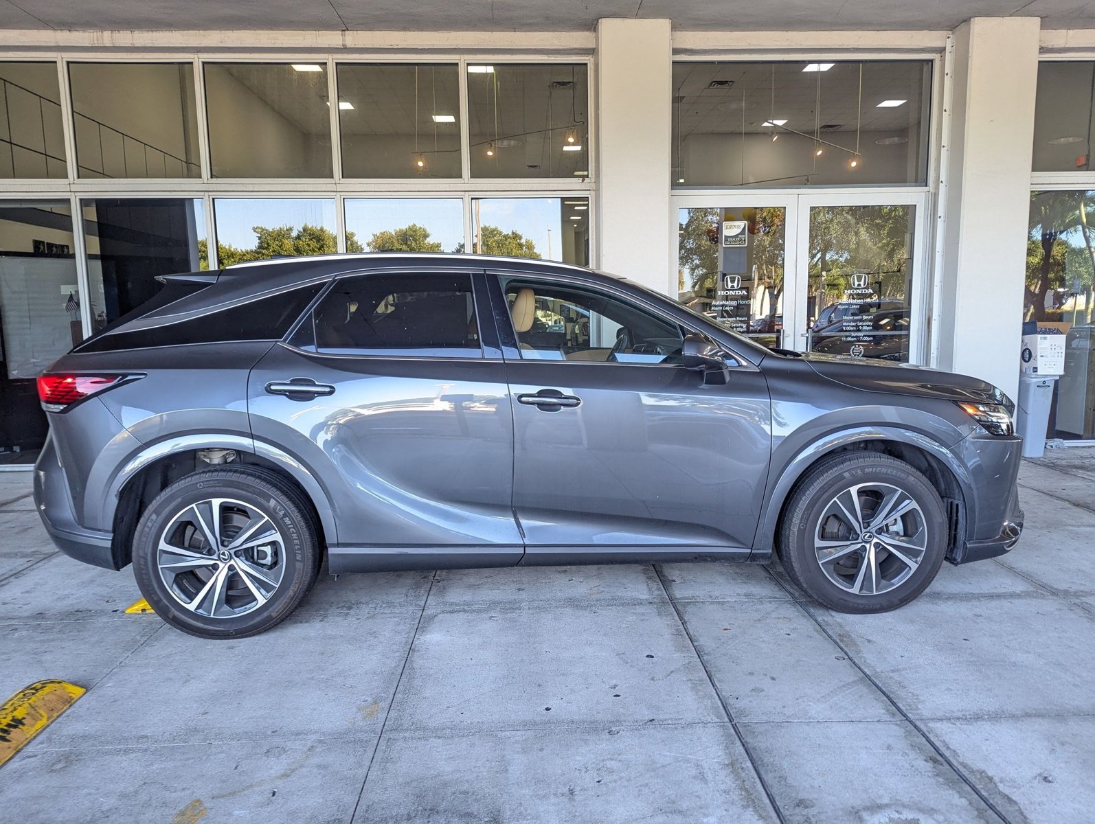 2024 Lexus RX 350 Premium photo 4