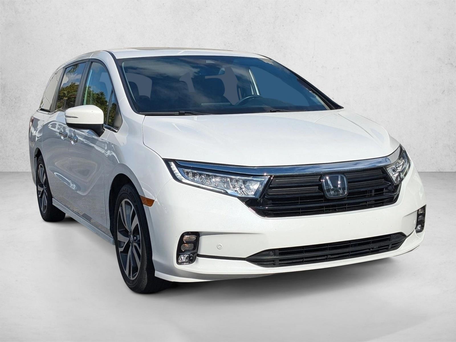 2023 Honda Odyssey Touring photo 2