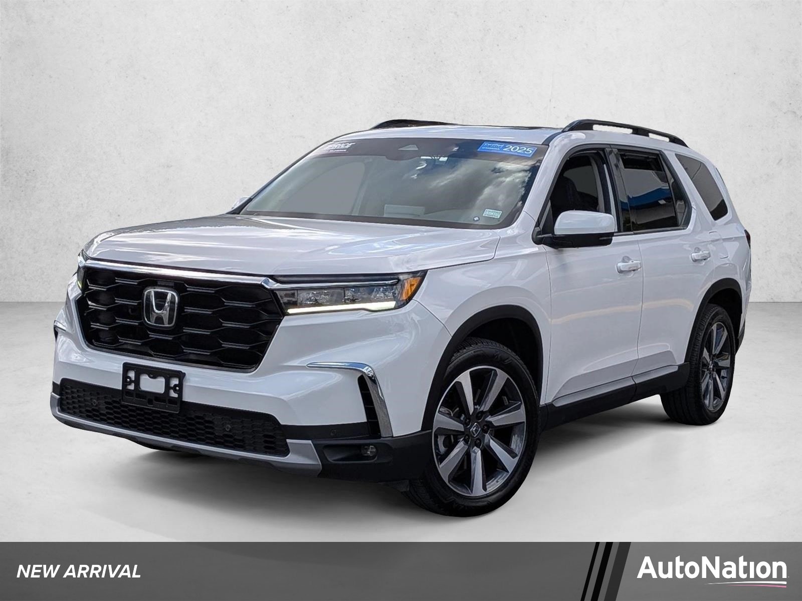 2025 Honda Pilot Touring AWD's photo