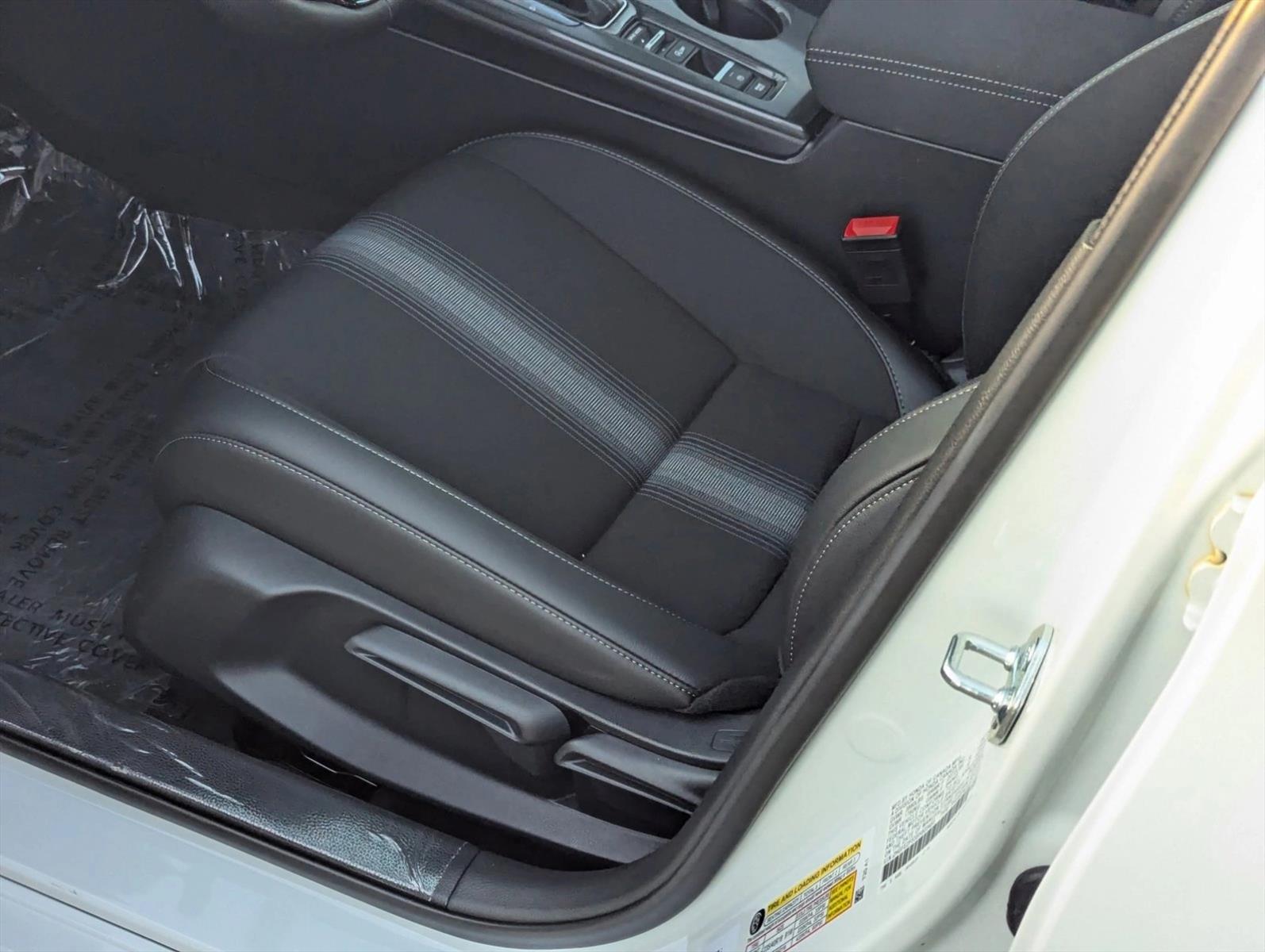 2025 Honda Civic Sport photo 4