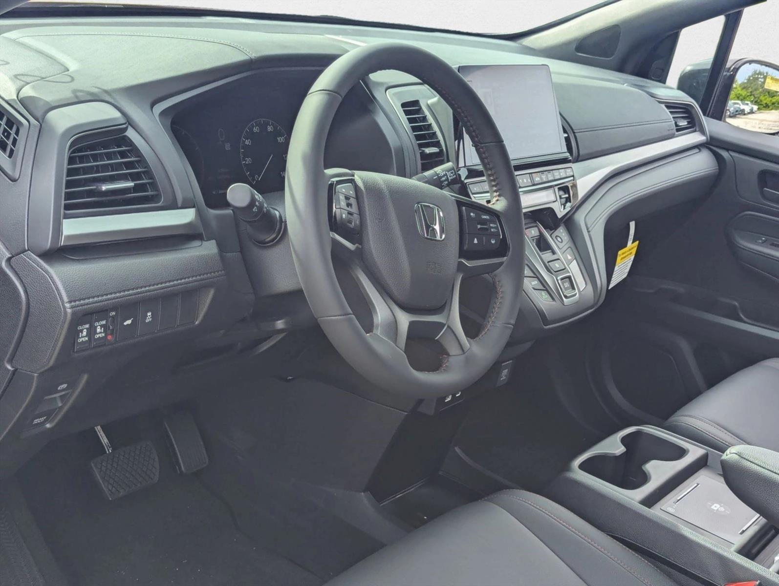 2026 Honda Odyssey photo 3