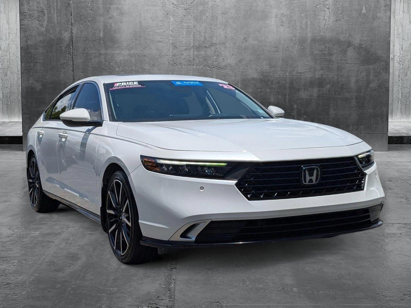 2023 Honda Accord Hybrid Touring photo 3