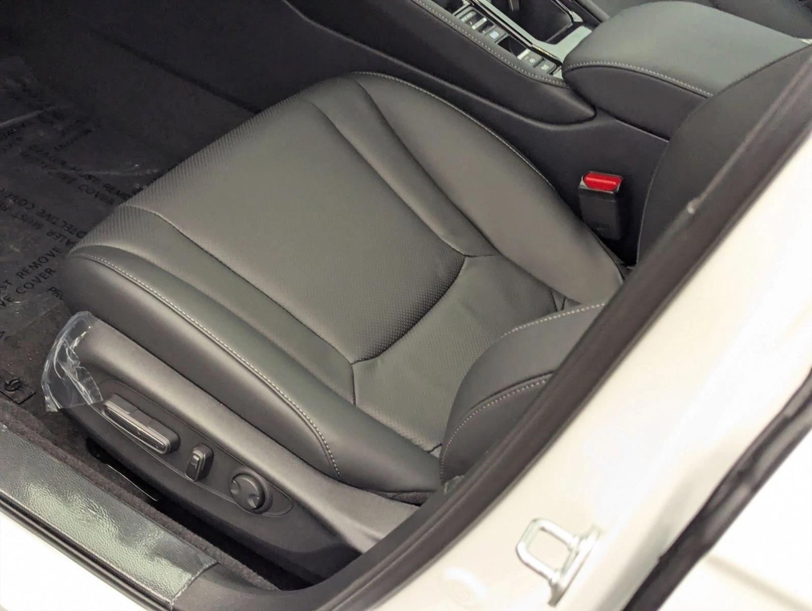 2025 Honda Accord Hybrid Touring photo 4