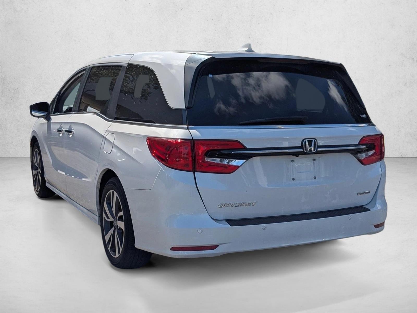 2024 Honda Odyssey Touring photo 3