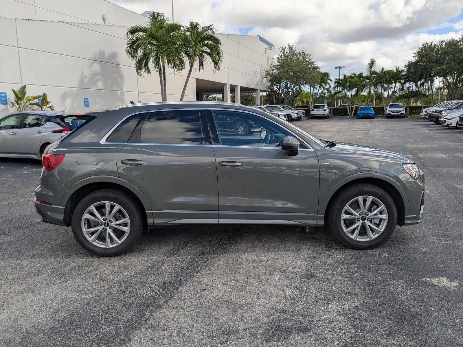 2023 Audi Q3 45 TFSI S line Premium photo 4