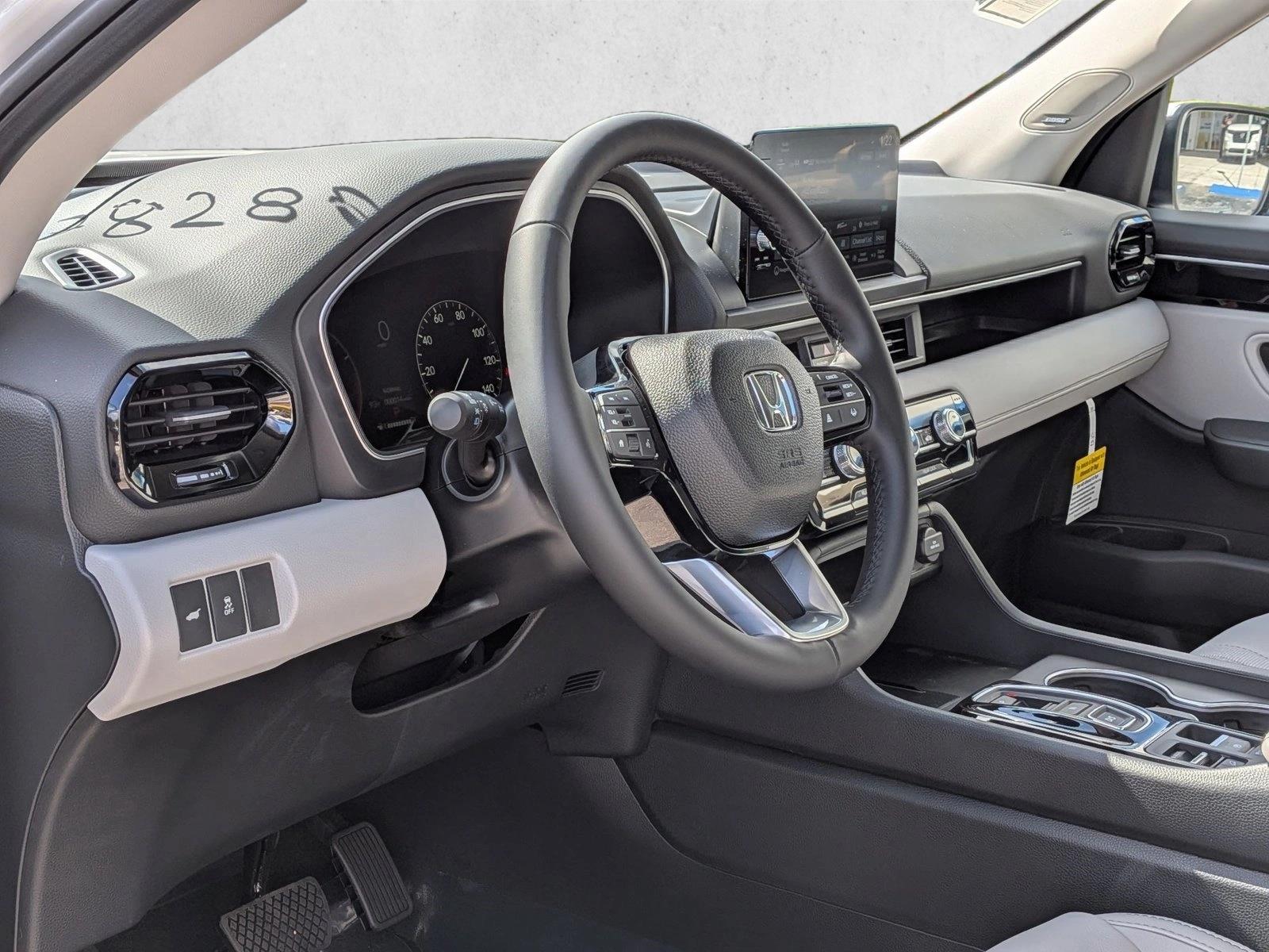 2025 Honda Pilot Touring photo 3