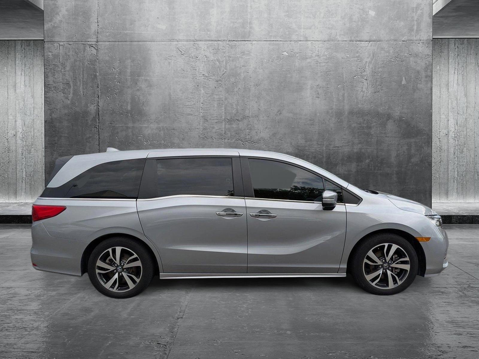 2024 Honda Odyssey Touring photo 4