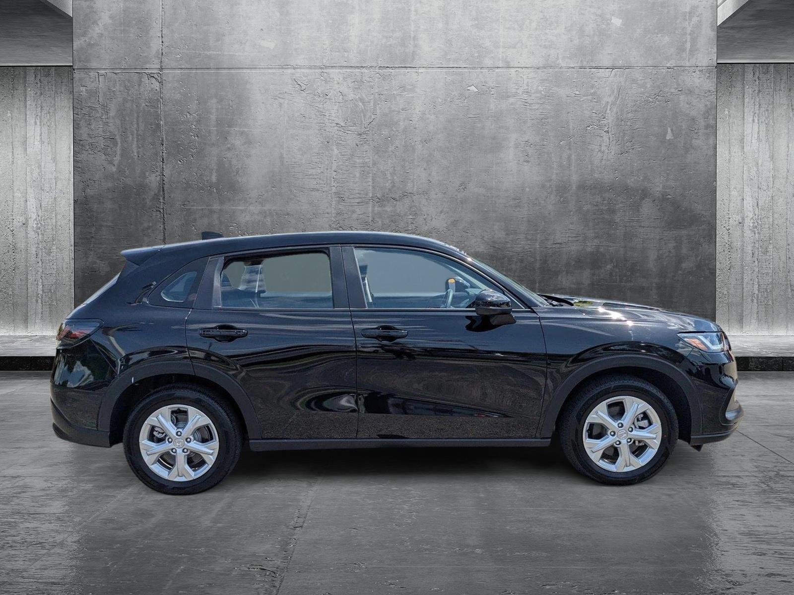 2025 Honda HR-V LX photo 4