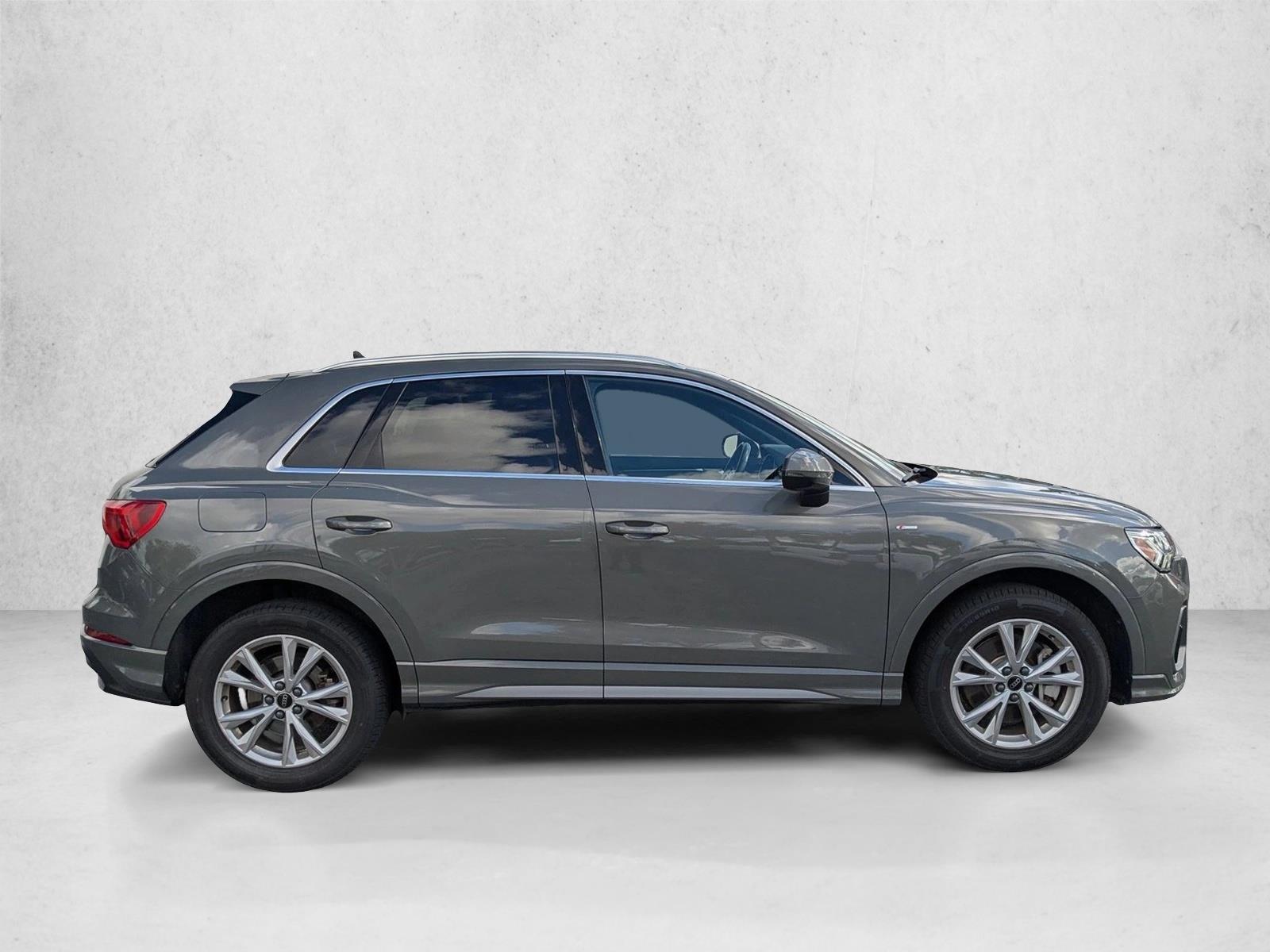 2023 Audi Q3 45 TFSI S line Premium photo 4