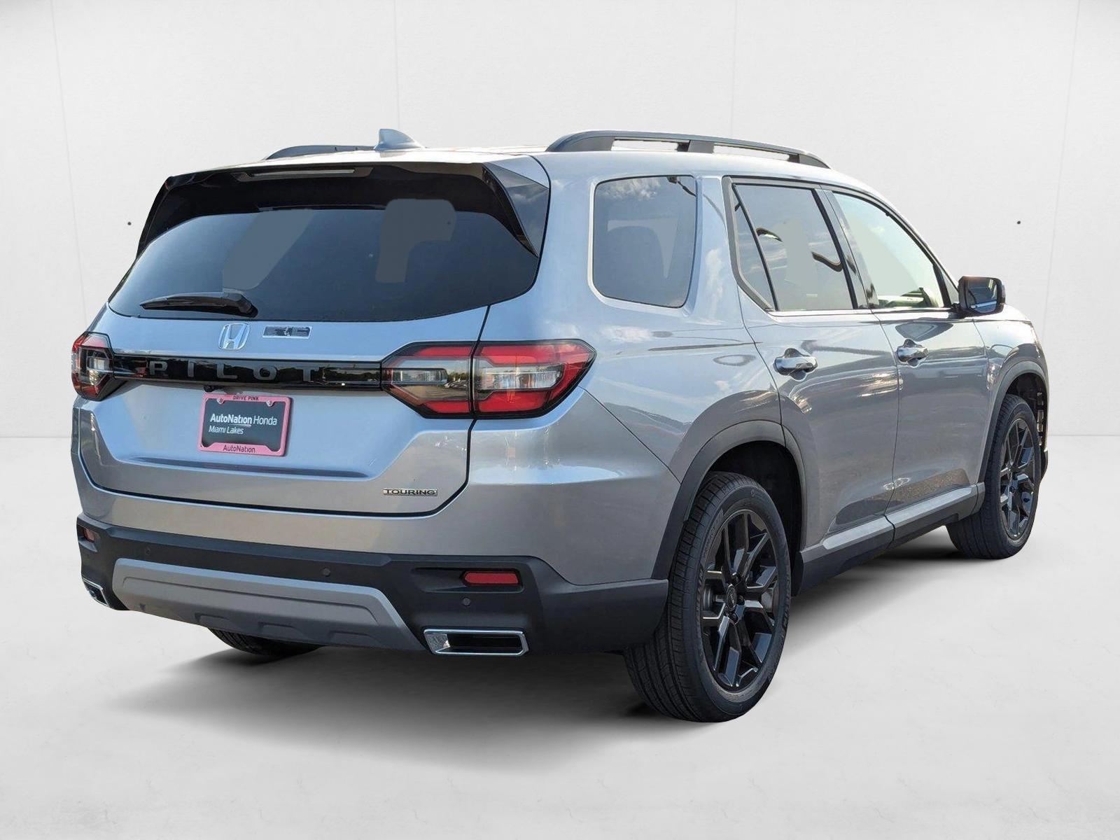2025 Honda Pilot Touring photo 2