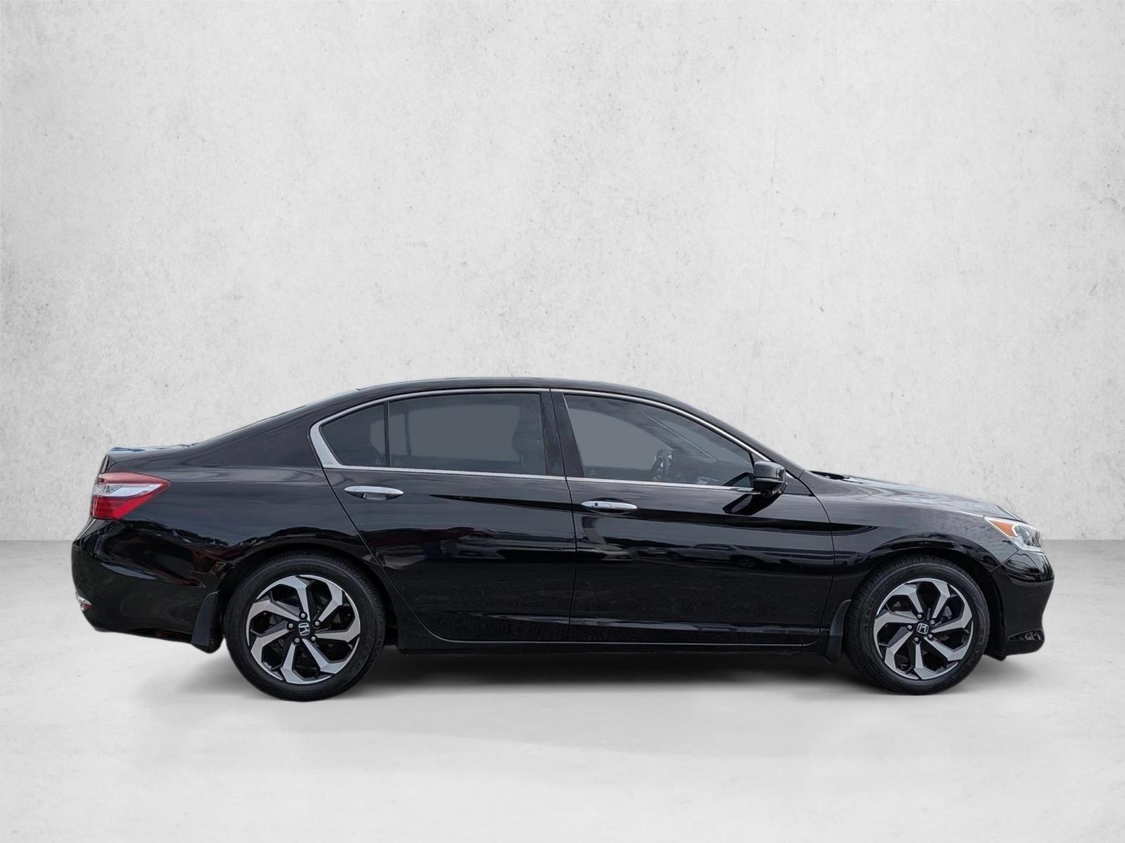 2017 Honda Accord EX photo 4