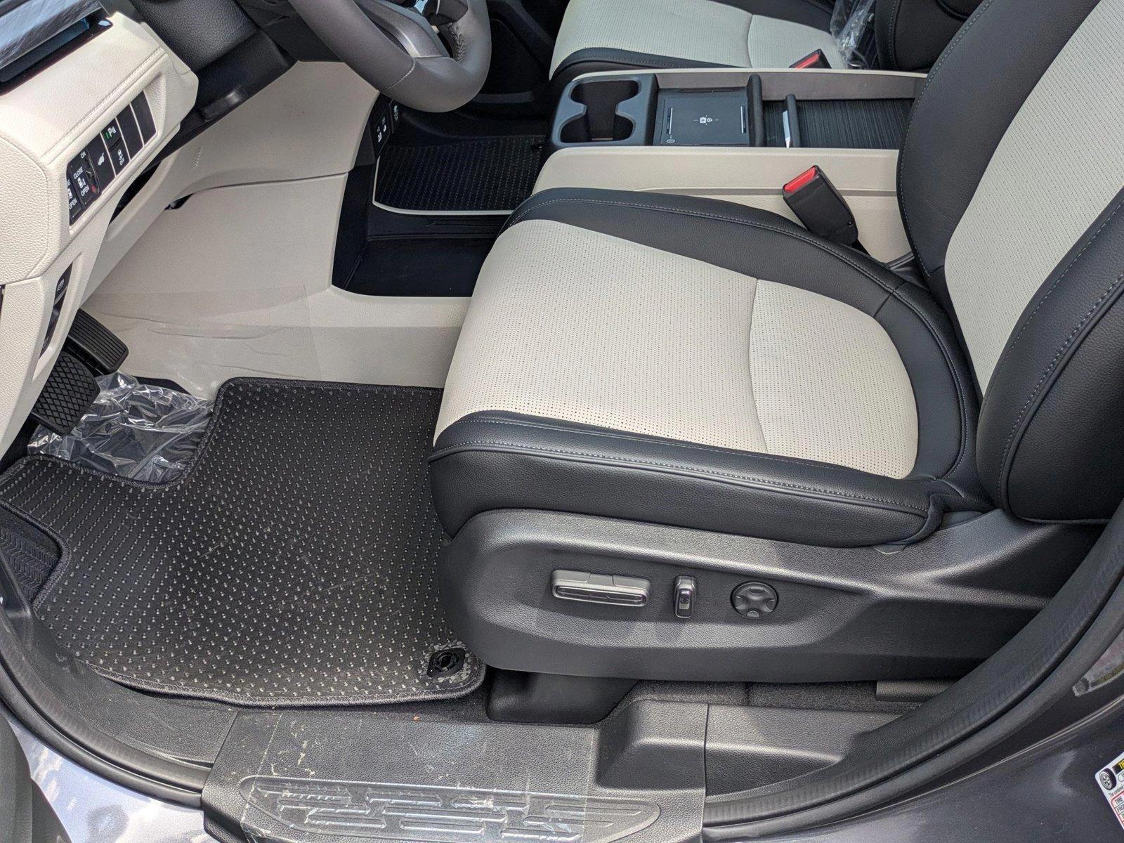 2025 Honda Odyssey Elite photo 4