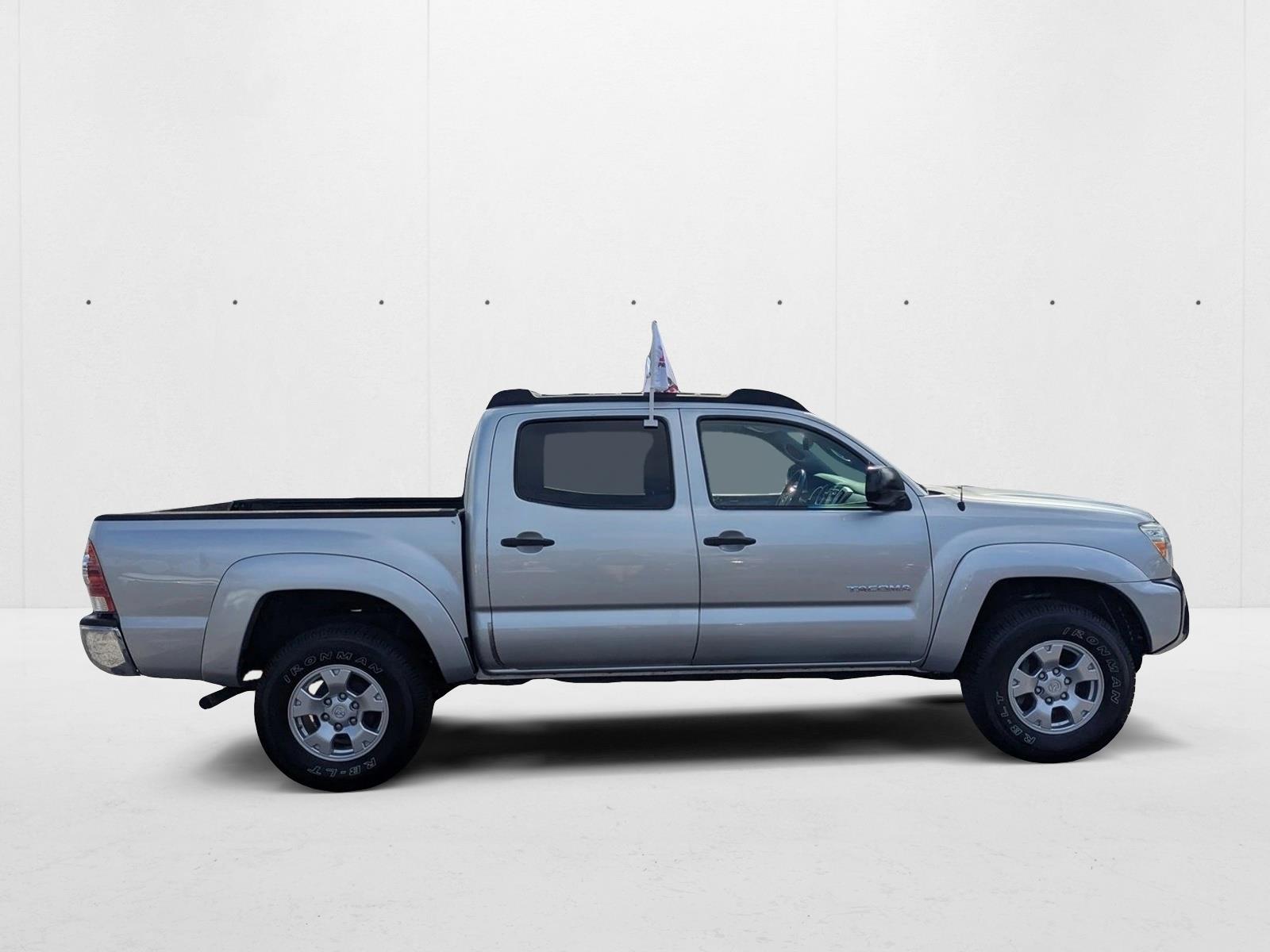2013 Toyota Tacoma PreRunner V6 Double Cab photo 4