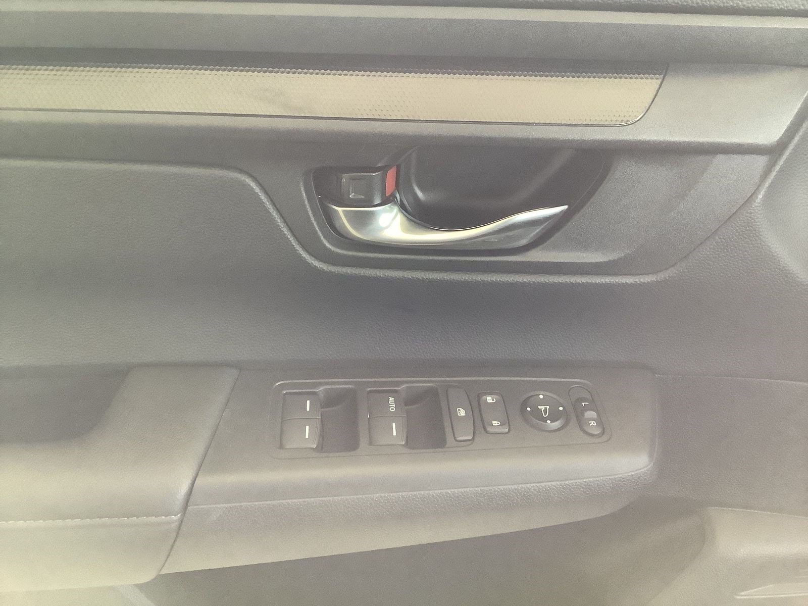 2025 Honda CR-V LX - Photo 12