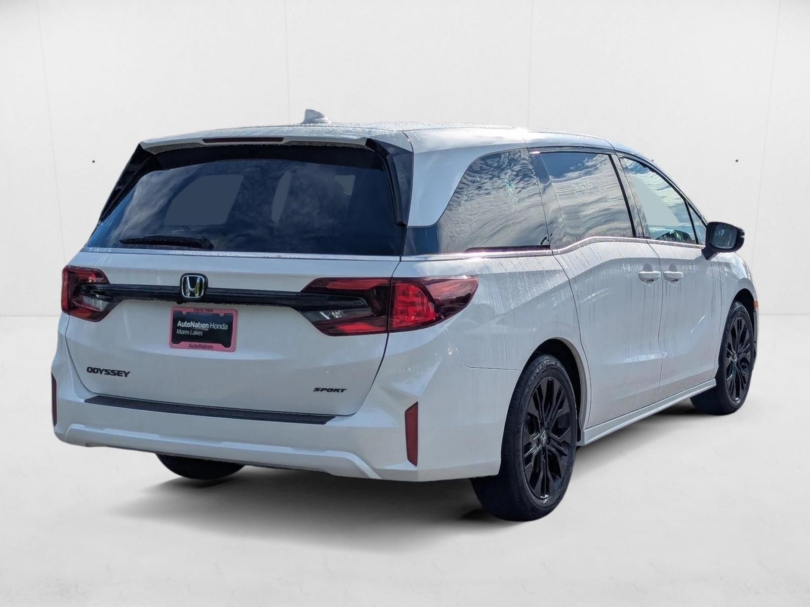 2026 Honda Odyssey photo 2